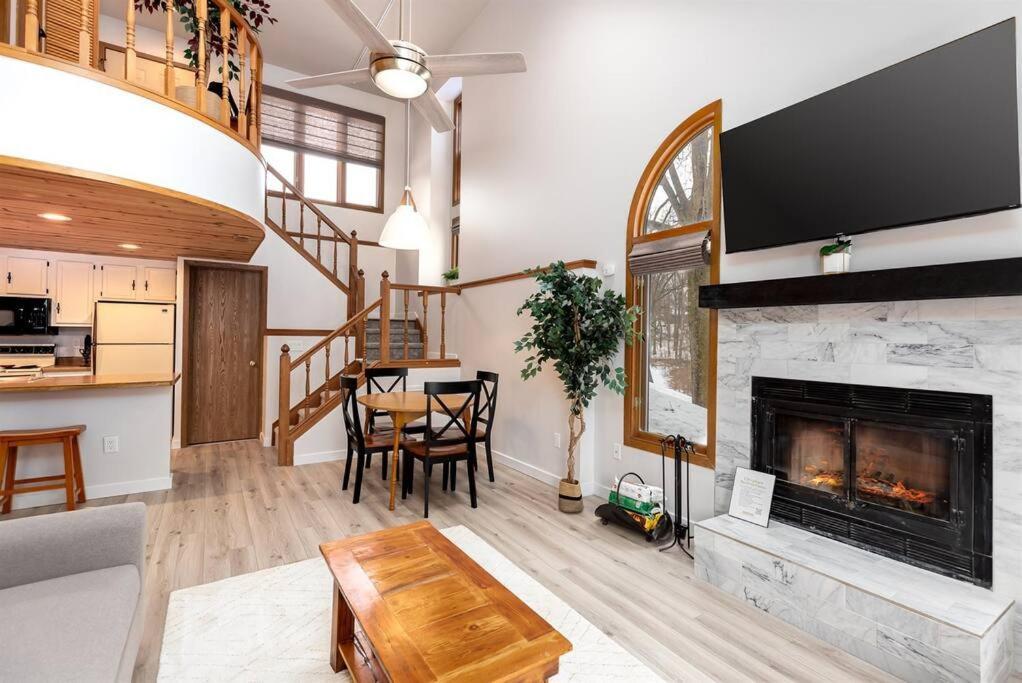 Peaceful 2-Bedroom Townhome Retreat W/Wooded View Galena Exteriör bild