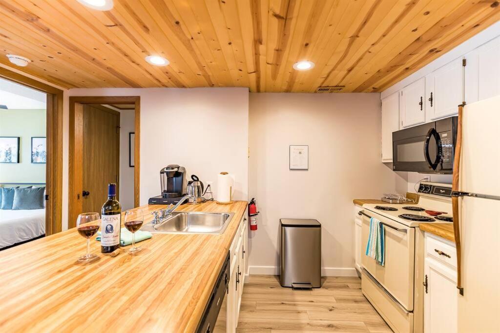 Peaceful 2-Bedroom Townhome Retreat W/Wooded View Galena Exteriör bild